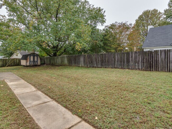 Building Photo - Spacious 3BR/2BA Bartlett rental home in GREAT location!