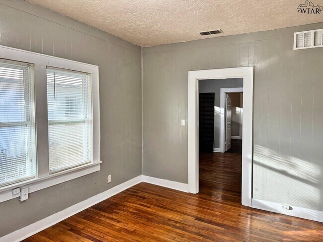 Building Photo - 3008 Cumberland Ave