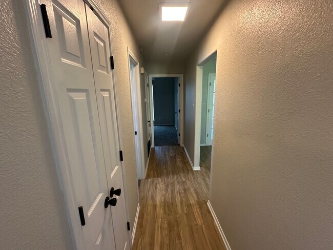 Building Photo - 3104 Valley Oaks Cir