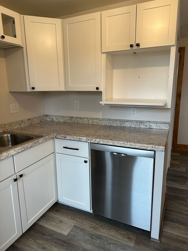 Building Photo - 6 month or 18 month lease offered for remodeled house