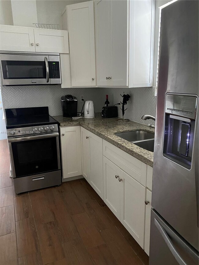 Building Photo - 646 33rd St