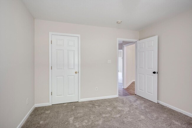 Building Photo - 4557 Country Glen Cir