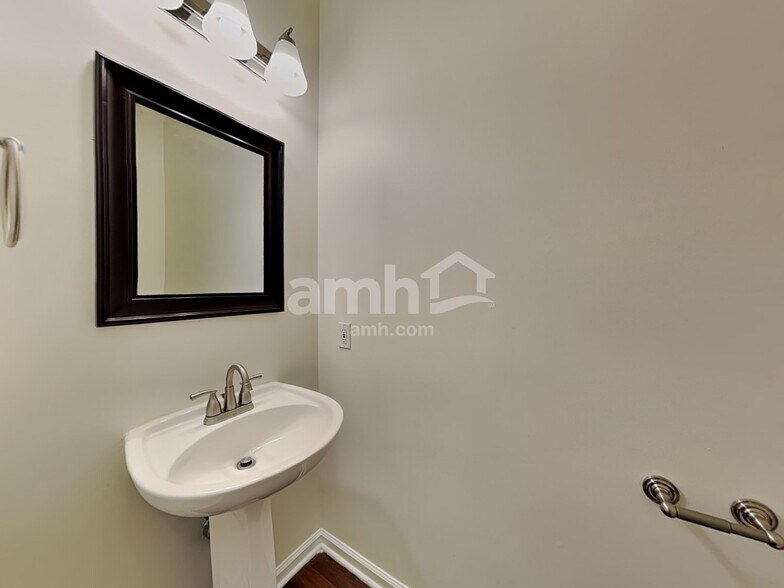 Building Photo - 4205 Lindsey Ln