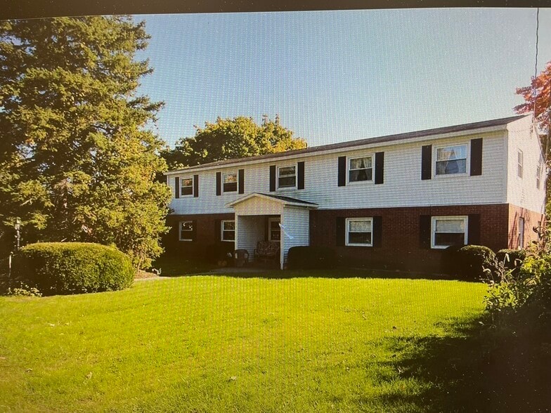 Primary Photo - 138 E Main St