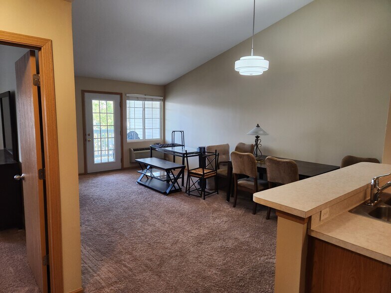 Building Photo - 1819 Silverstone Dr