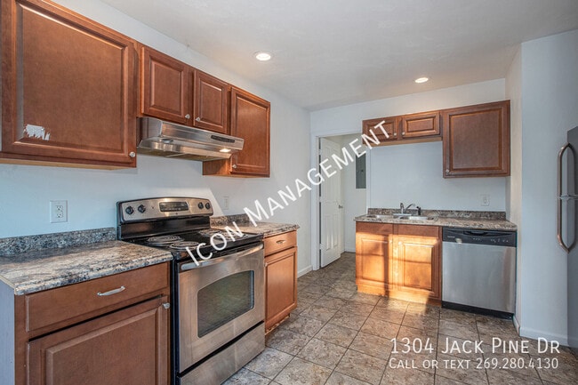 Building Photo - 1304 Jack Pine Way