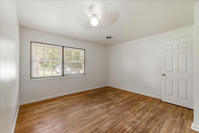 Building Photo - Beautiful 4 bedroom home near FSU - Move I...