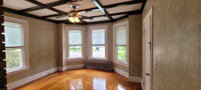 Living Room - 200 N Washington St