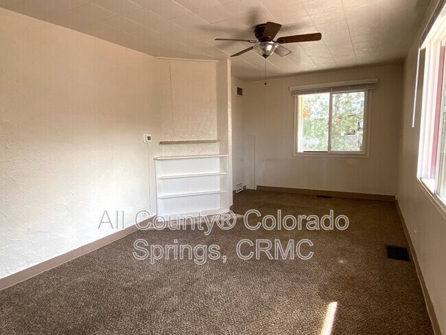 Building Photo - 114 W Brookside St