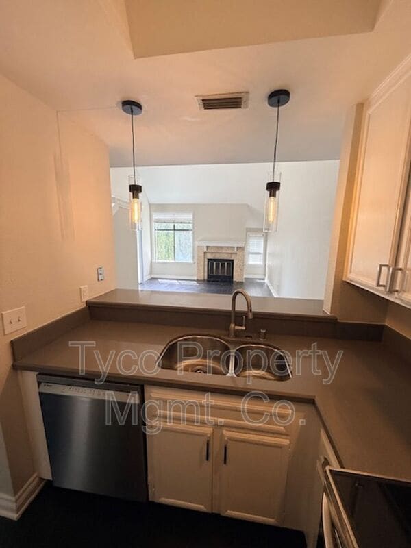 Building Photo - 2202 River Run Dr