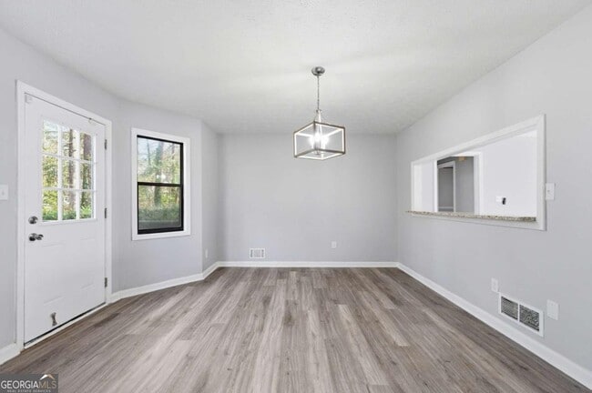 Building Photo - 4380 Cary Dr SW