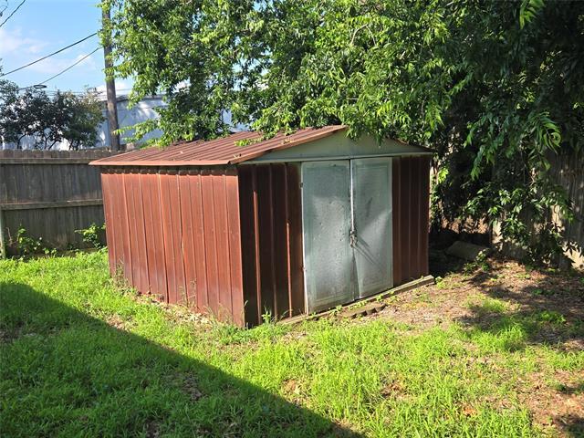 Building Photo - 2204 Shady Park Dr