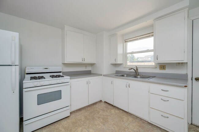 Building Photo - 8228 S 1750 W