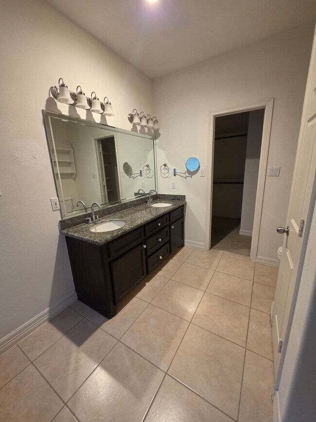 Building Photo - 16020 Fountainview Dr