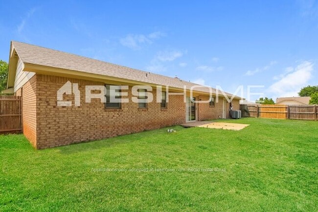 Building Photo - 504 N Avery Dr