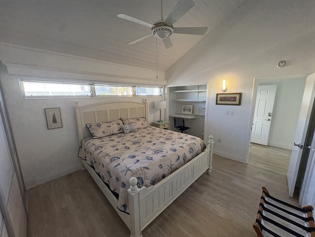 Building Photo - 907 Gibbs Rd