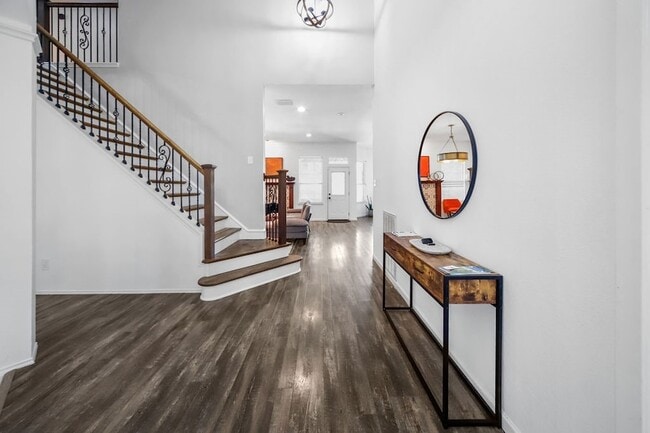 Building Photo - 5205 Panama Dr