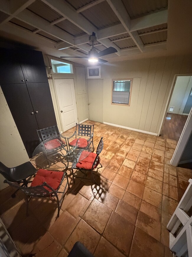 Building Photo - 20 Leahi Pl