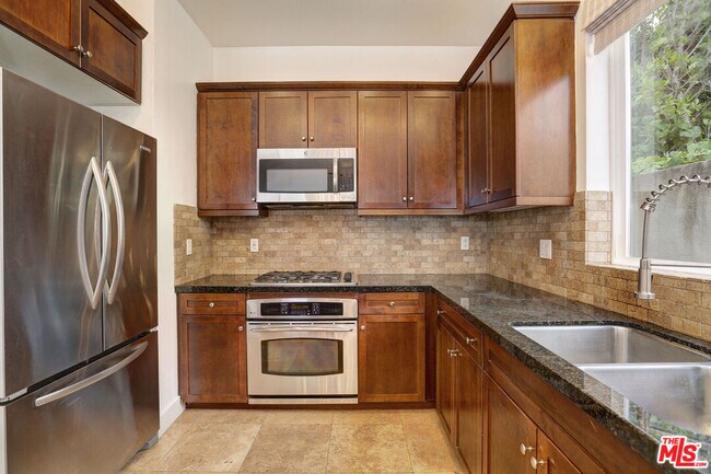 Building Photo - 11851 Laurelwood Dr