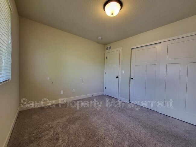 Building Photo - 5301 SE Thornapple St