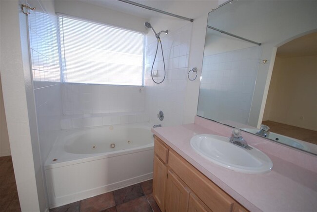 Building Photo - 2 Bedroom, 2.5 Bathroom Townhome near Wyom...