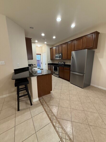 Building Photo - 6406 Shakespeare Pl