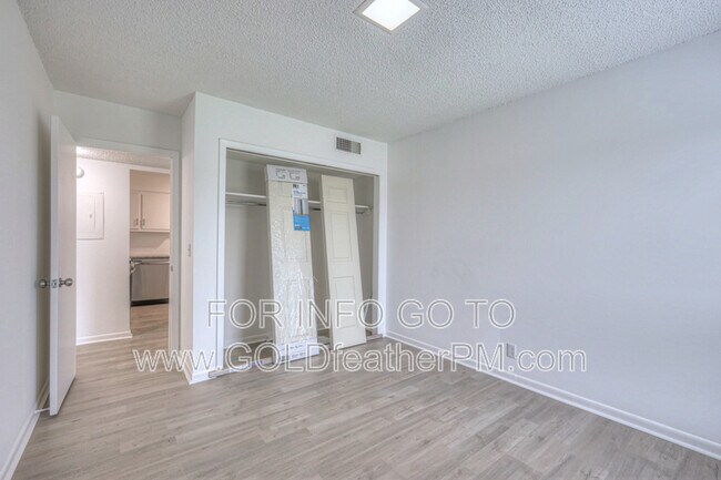 Building Photo - 515 Basswood Ave