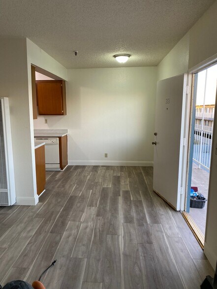 Building Photo - 14103 Cerise Ave
