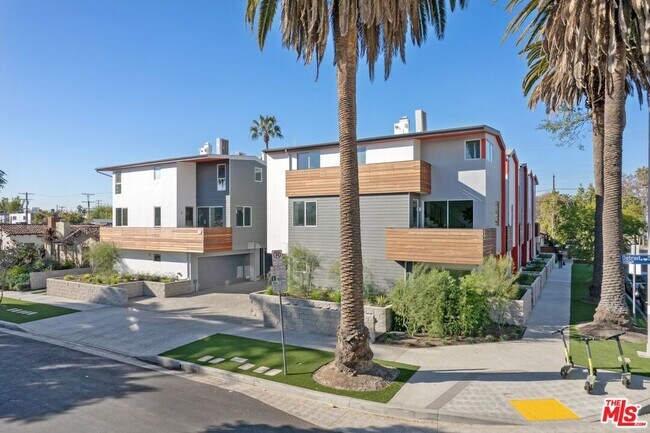 Building Photo - 855 N Detroit St