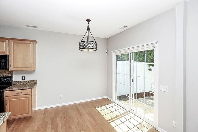 Building Photo - Beautifully Maintained 3BD/2.5BA 2 Story Townhome in Blakeney Preserve!