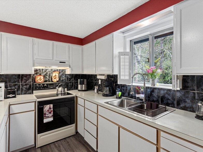 Building Photo - 16445 Ambaum Blvd S