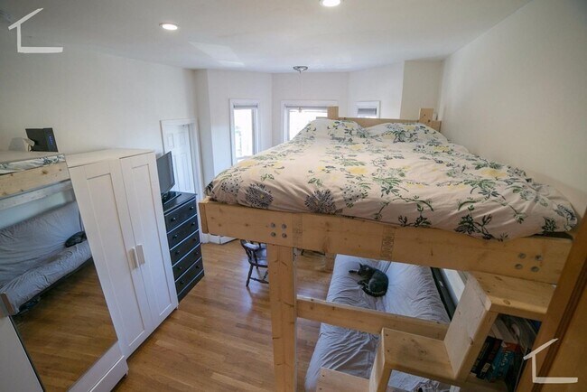 Building Photo - 26 Pinckney St