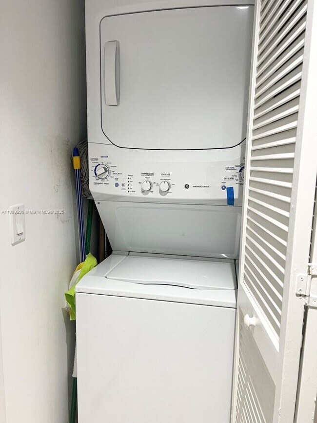 Primary Photo - 31 SE 6th St