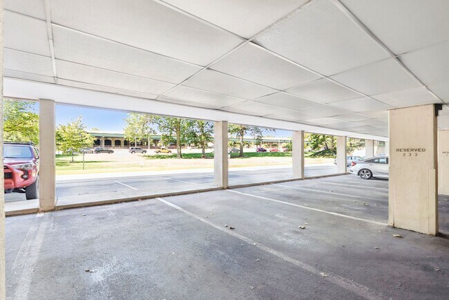 Building Photo - Incredible 2-Bedroom & 2-Bathroom in Pentagon City!