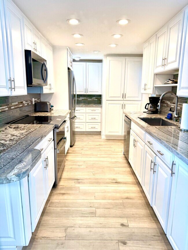 Building Photo - 5400 N Ocean Dr