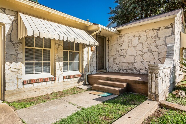 Building Photo - Austin Stone Cottage in Stonewall Park