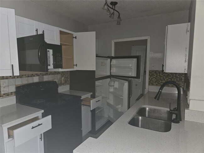 Building Photo - 4344 S Kirkman Rd