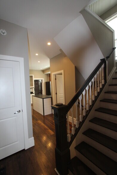 Building Photo - 164 N 18th St
