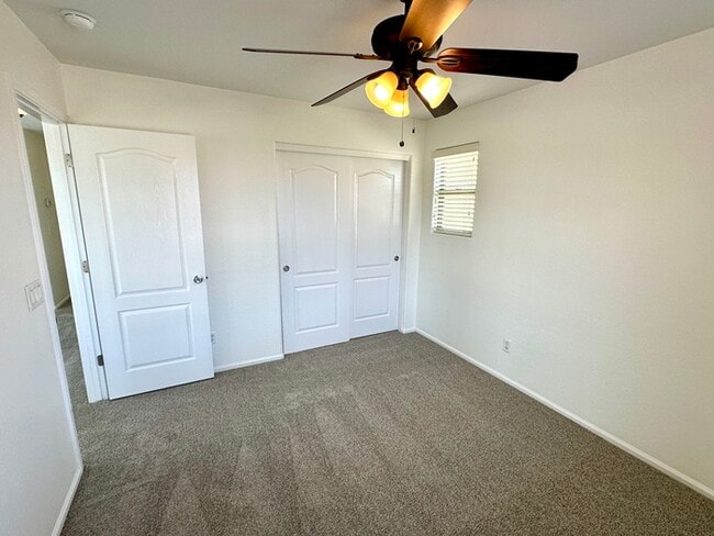 Building Photo - 971 S Deerfield Ln