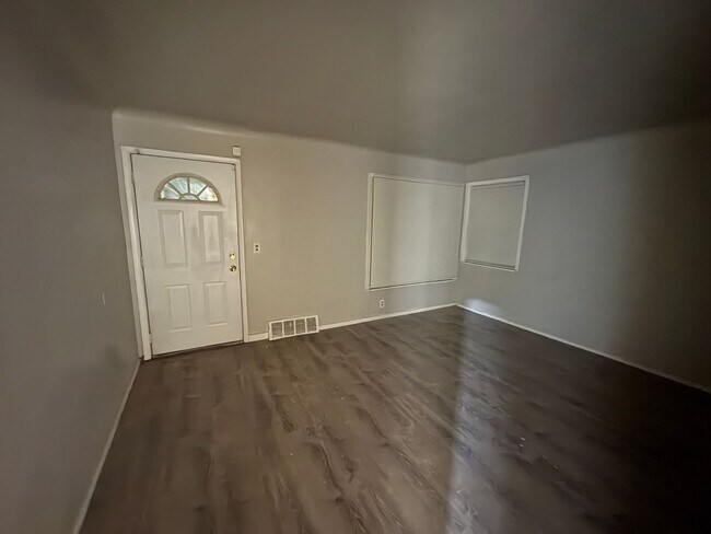 Building Photo - 2 Bed, 1 Bath Ranch Home for Rent – Inkster – $1,200/Month