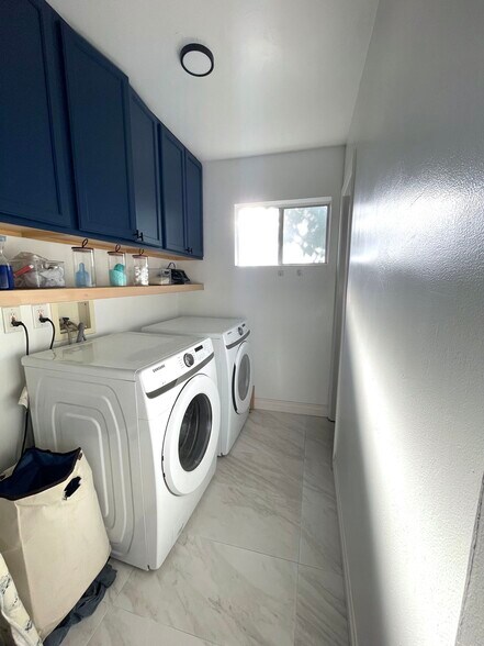 Laundry room - 2264 Imperial Ave