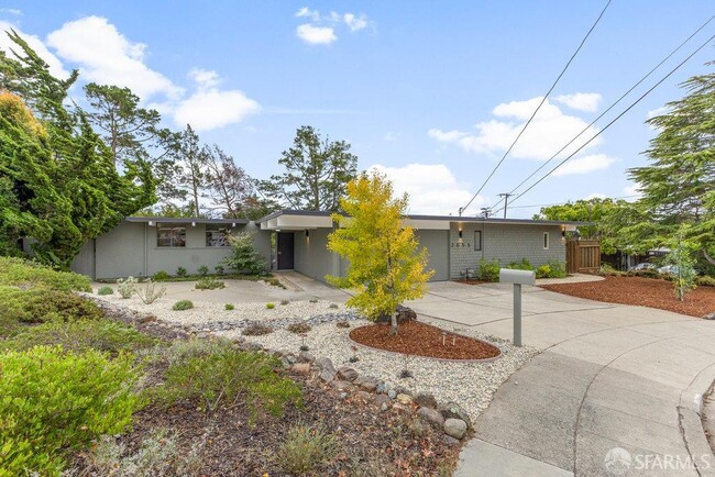 Building Photo - 2055 Ticonderoga Dr