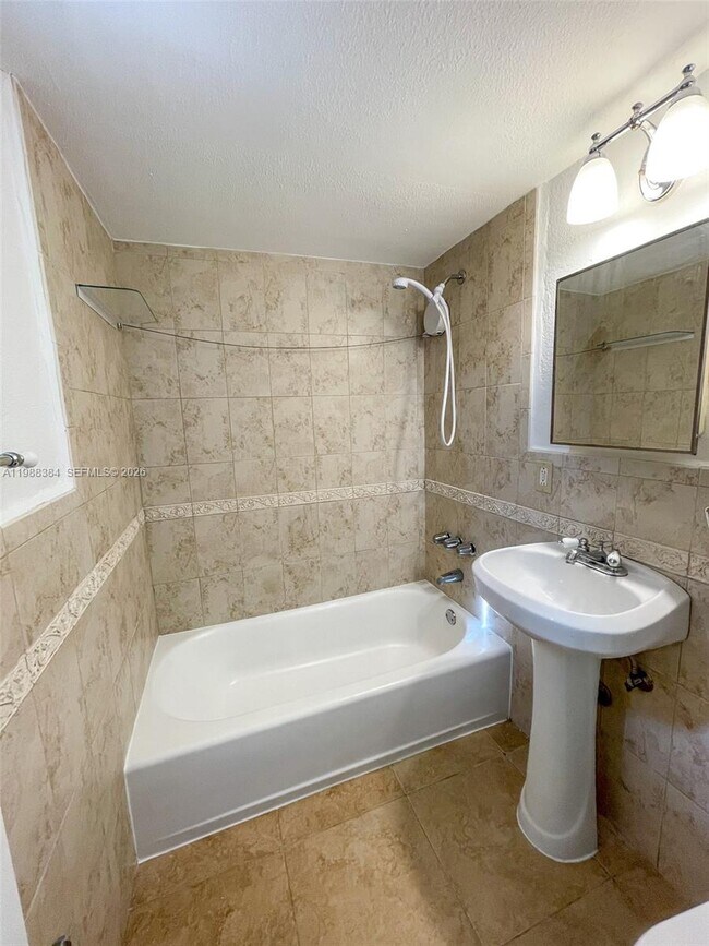 Building Photo - 4450 SW 67th Ave