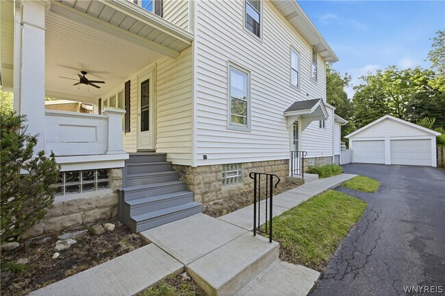 Building Photo - 259 California Dr