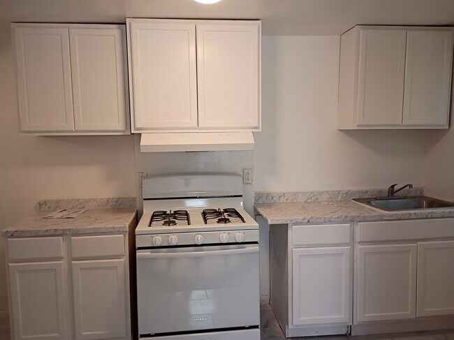 Building Photo - 4531 Coleridge St