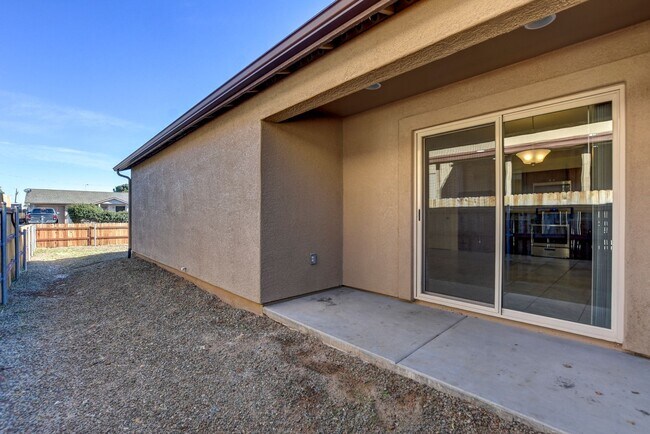 Building Photo - 3330 N Navajo Dr