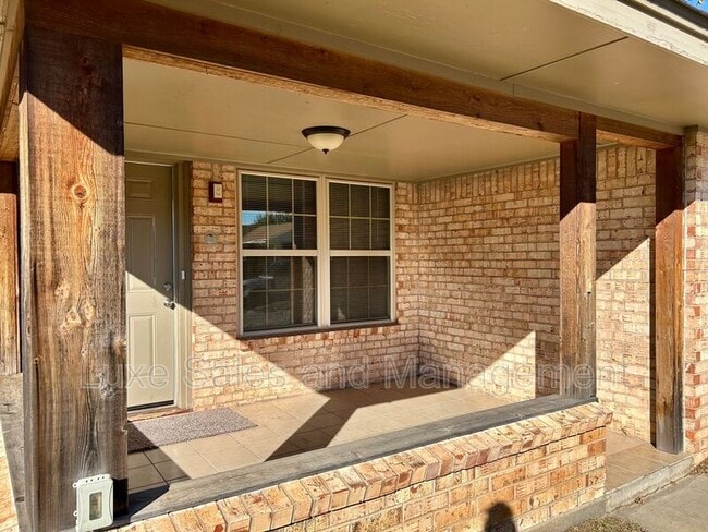 Building Photo - 605 Moraine Ave