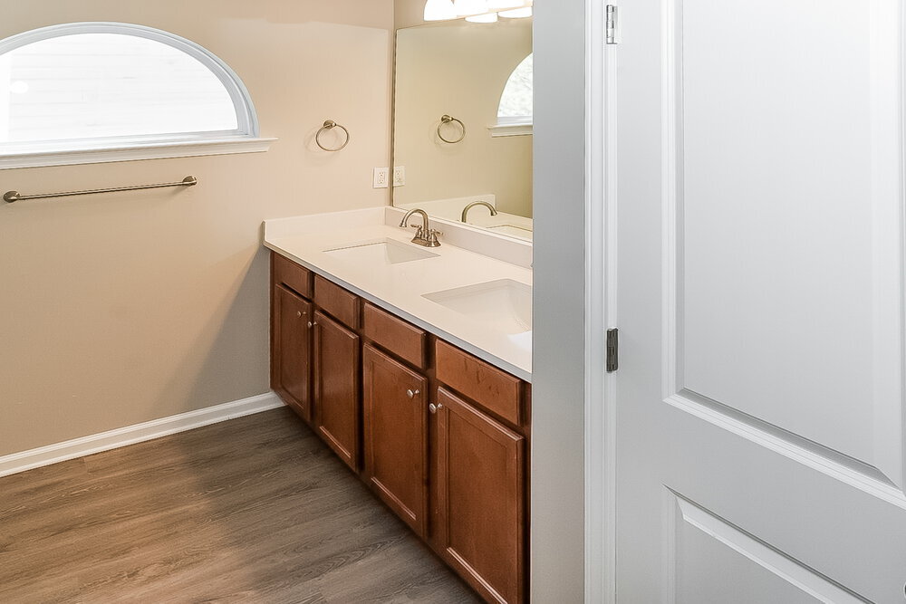 Building Photo - 119 Crescent Brook Crossing