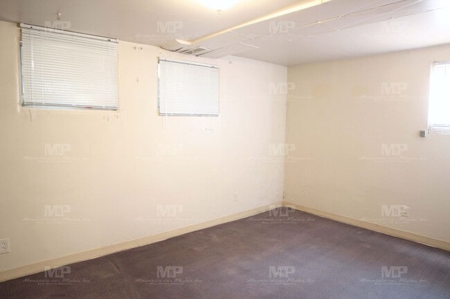Building Photo - 640 1/2 South Meldrum