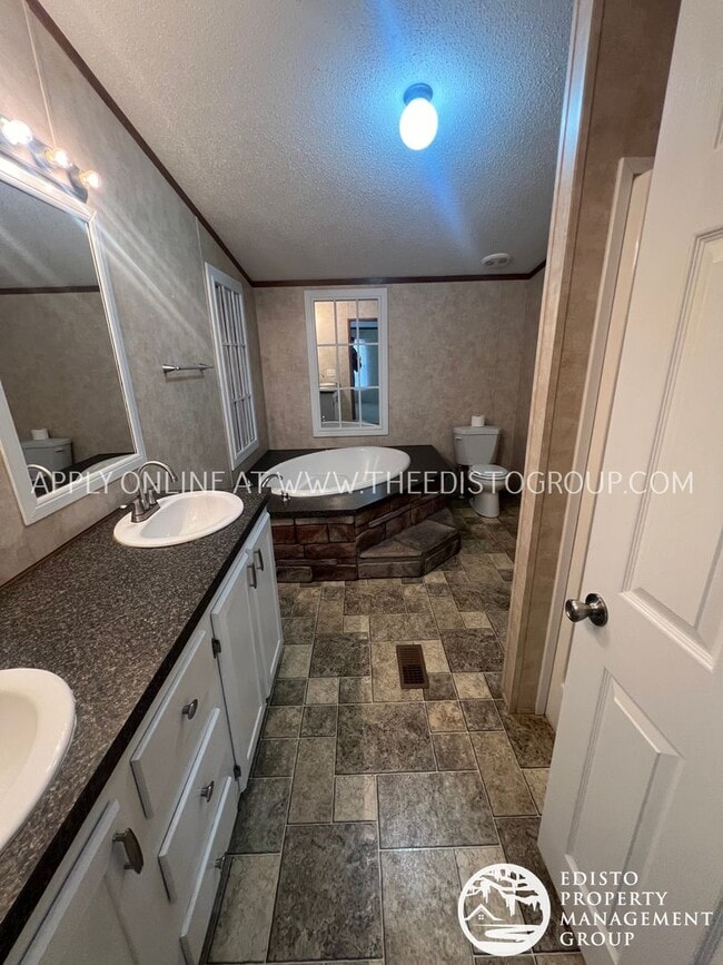 Building Photo - Charming 3-Bed, 2-Bath Country Home on 1.2 Acres – Near Bamberg & Orangeburg